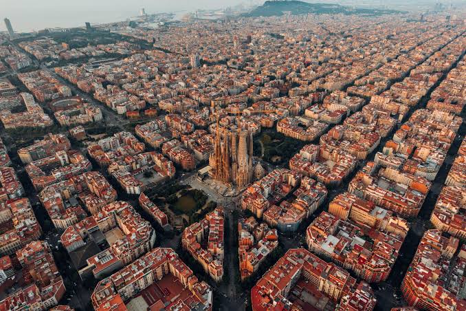 Read more about the article Why Barcelona Continues to Attract Property Investors
